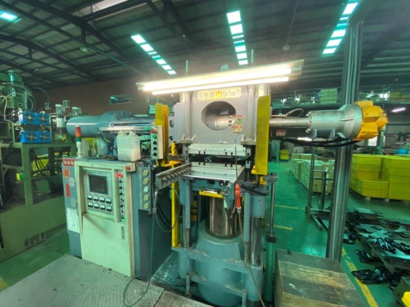 Rubber compression press line at Guan Rong