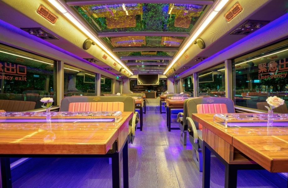 Daji Taipei Double-Decker Restaurant Bus