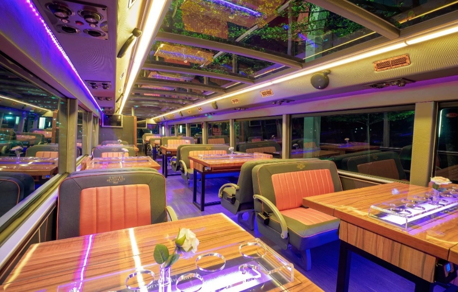 Daji Taipei Double-Decker Restaurant Bus