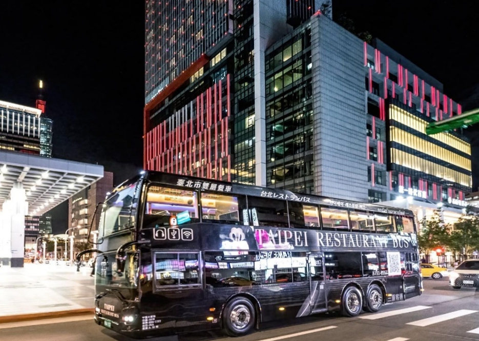 Daji Taipei Double-Decker Restaurant Bus