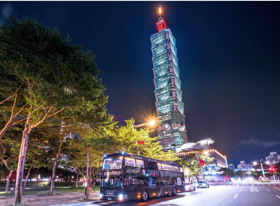 Daji Taipei Double-Decker Restaurant Bus