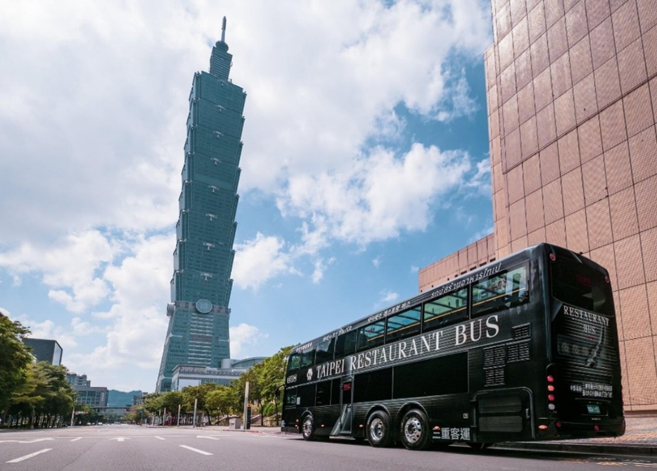 Daji Taipei Double-Decker Restaurant Bus