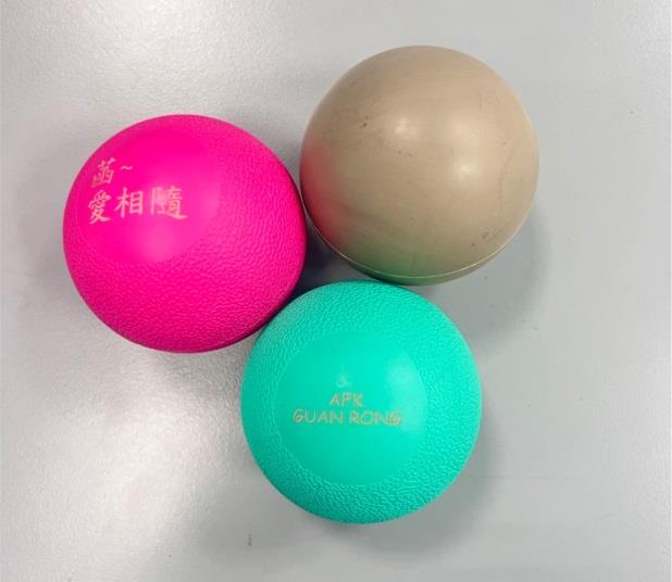Colored rubber balls molded by Guan Rong